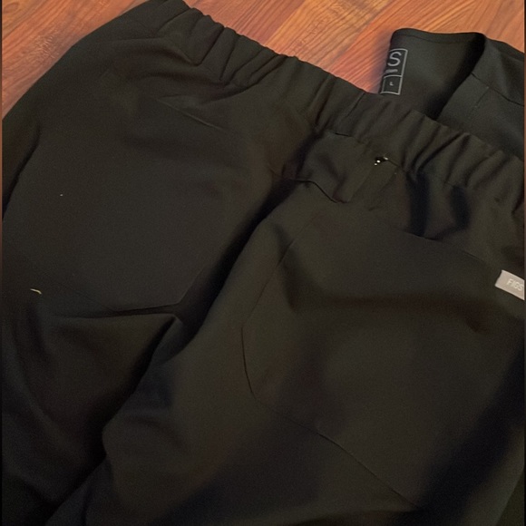 Figs Large Black TALII Jogger 20 pocket scrub pant EUC - Picture 4 of 9
